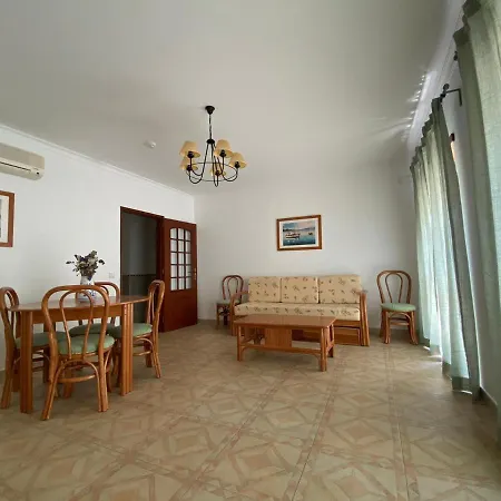 Apart Brodway Apartman Altura